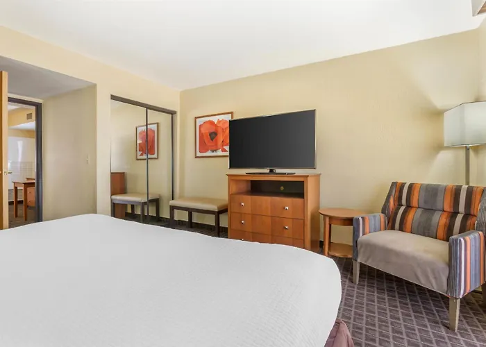 Western Thunderbird 3* Scottsdale