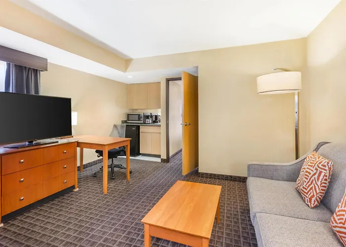 Western Thunderbird 3* Scottsdale