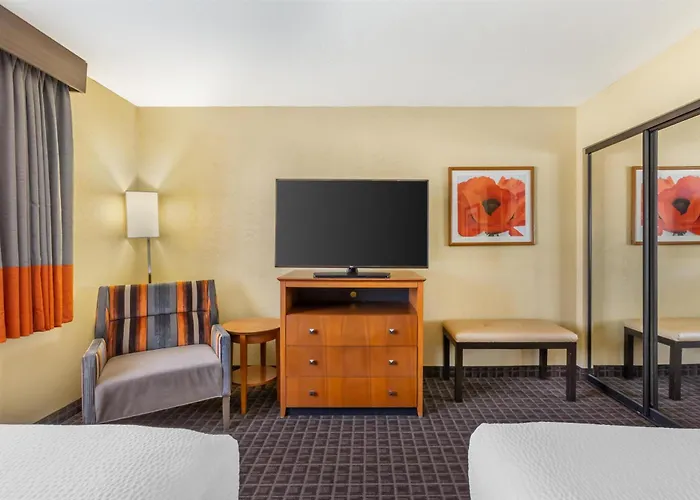 Western Thunderbird Hotel