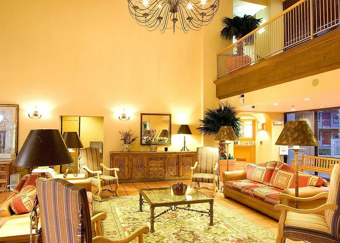 Western Thunderbird Hotel 3*