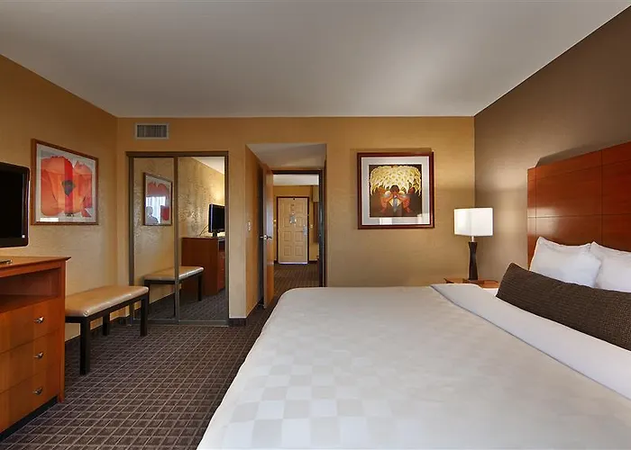 Western Thunderbird 3* Scottsdale